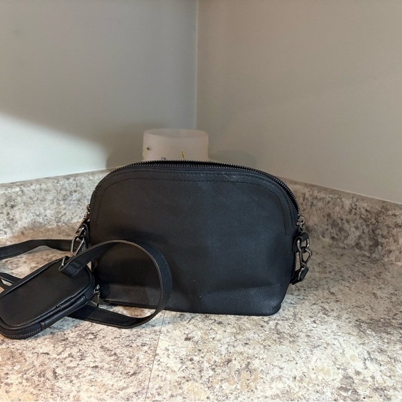 Steven Madden Black Crossbody Bag - Picture 3 of 8